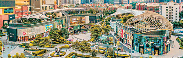 新地於廣州天河的天環廣場設計，恍如將當年於香港西九文化區比賽入圍的天幕搬到當地。