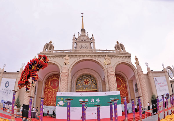 ■圖為北京展覽館，為每年「兩展一節」的主場地。