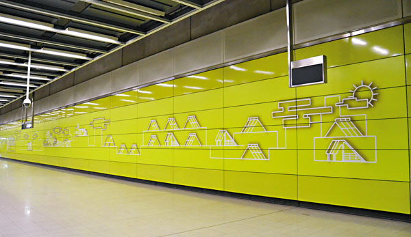 ■馮諾瑤採用燒焊工藝概念創作壁畫作品《蛻變中的建築》。