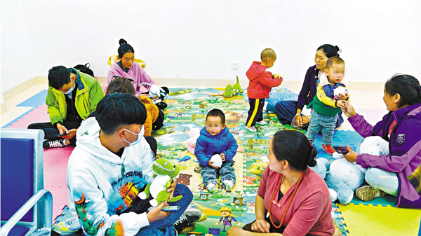 「母親微笑行動」增設了玩耍場地,讓志願者陪孩子和家長,消除他們手術前的緊張心理。 受訪者供圖
