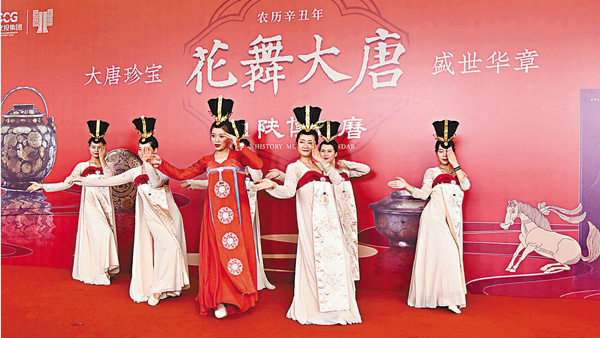 ■現場表演的《麗人行》唐風舞蹈瞬間將觀眾帶入「唐朝時間」。