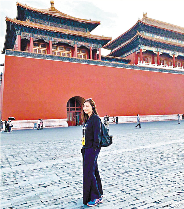 鄧萃雯於紫禁城每個角落留影。