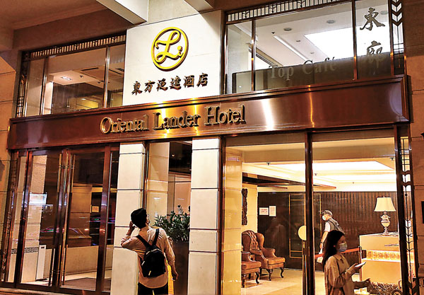 ■42歲女患者在8月18日乘船非法入境本港,於旺角塘尾道東方泛達酒店居留約兩個半月。 香港文匯報記者 攝