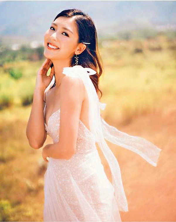 ■余香凝婚紗設計性感。網上圖片