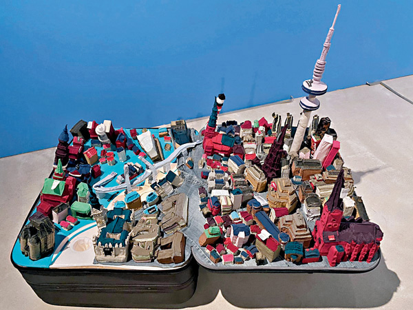 ■尹秀珍早期設計的「可攜帶城市」利用標誌建築代表城市。