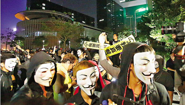■早前上訴庭裁定《禁止蒙面規例》在非法集結及未經批准集結的情況下仍然生效。圖為過去的衝突示威中，不少激進示威者均蒙面掩飾身份。  資料圖片