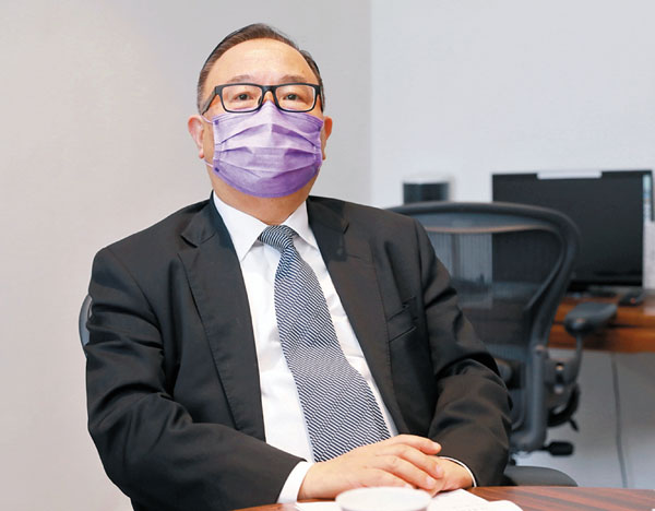 ■廖長江表示，「主流泛民」跟着極端派玩攬炒，是自絕於社會，也令到「泛民」支持者「冇得揀」。 香港文匯報記者  攝