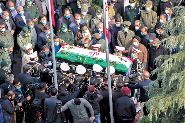  法克里扎德葬禮昨日在德黑蘭國防部大樓舉行。 美聯社