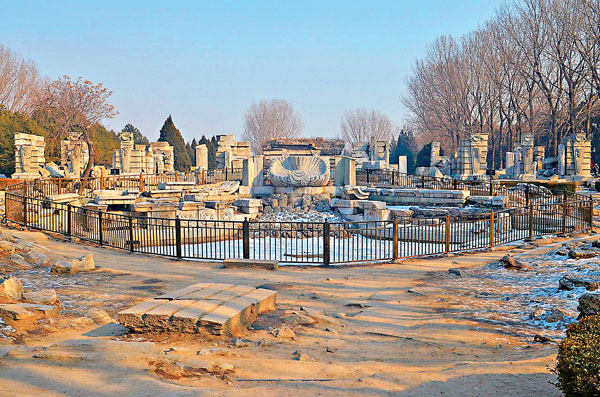 ■圓明園長春園西洋樓建築群海晏堂遺址台階下噴水池殘跡現狀，曾是圓明園十二生肖獸首銅像所在之處。 網上圖片