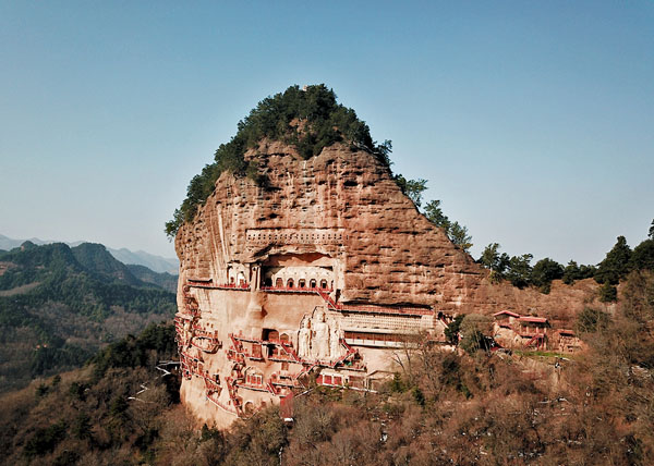 ■麥積山石窟遠景。