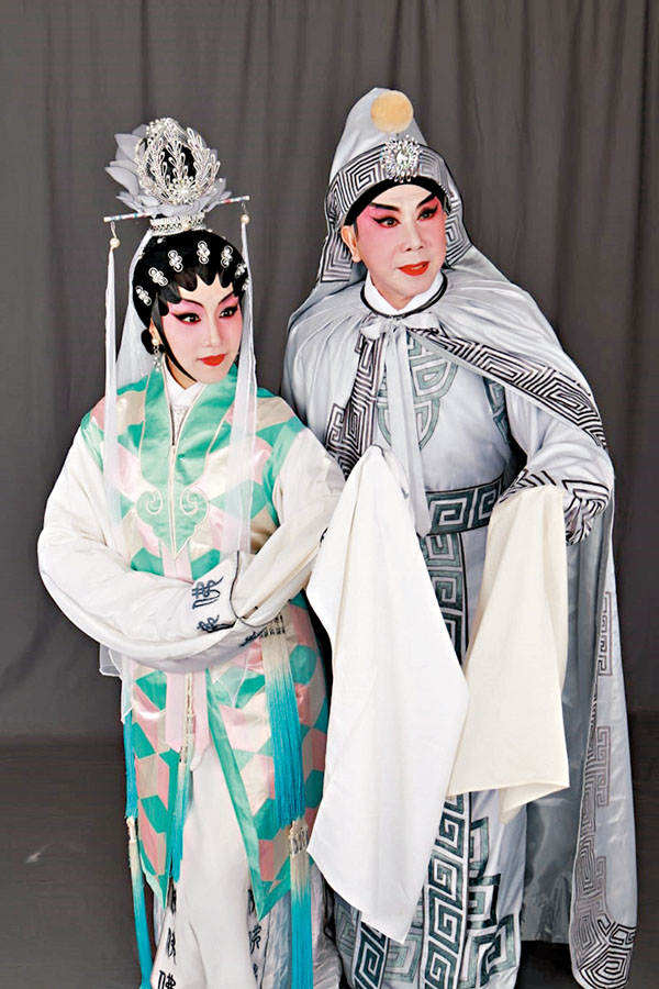 ■尹光與謝曉瑩在《帝女花之庵遇》造型照。