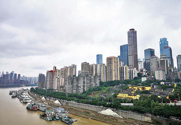 ■重慶因高低錯落的地勢，依山而起的摩天高樓，成為影視拍攝新寵。