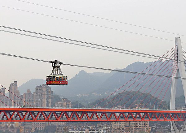 ■《瘋狂的石頭》中的嘉陵江索道早已停運，圖為正在運營的長江索道。