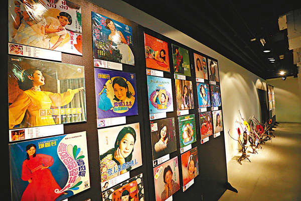 ■歌迷收藏的完整舊唱片。