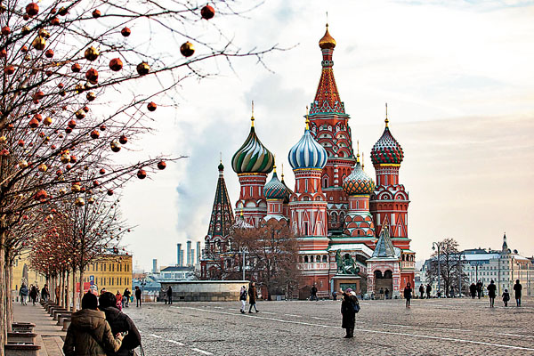 ■在俄羅斯首都莫斯科拍攝的聖瓦西里教堂與新年裝飾