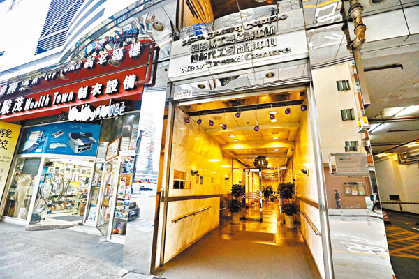 ■ 新蒲崗新時代工貿商業中心「Billy Sir音樂教室」爆發群組染疫,共至少10人確診。香港文匯報記者 攝