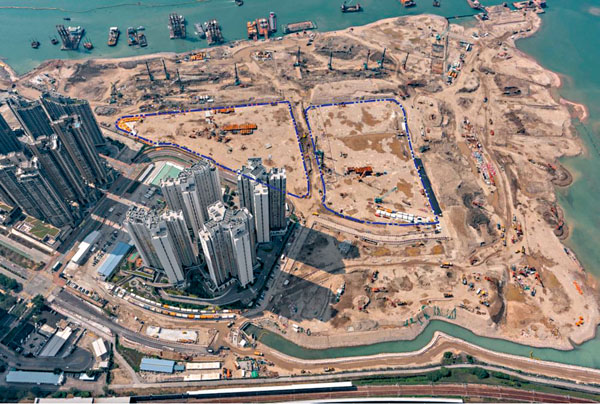 ■圖中藍圈為東涌東首幅填海而得的房屋用地。 資料圖片