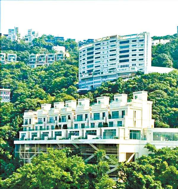 ■山頂白加道28號5號屋業主四度抵押物業，最終要劈價蝕讓離場。 　資料圖片