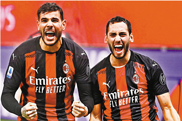 ■查漢奴古（右）與迪奧靴南迪斯慶祝入球。 法新社