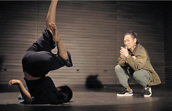 關於《戰鬥圖騰》最新演出安排，請密切留意西九網站：www.westkowloon.hk