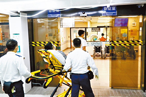 ■被稱為「超級傳播者」的是一位84歲女病人，她於本月中經聯合醫院急症室入住該院。香港文匯報記者  攝