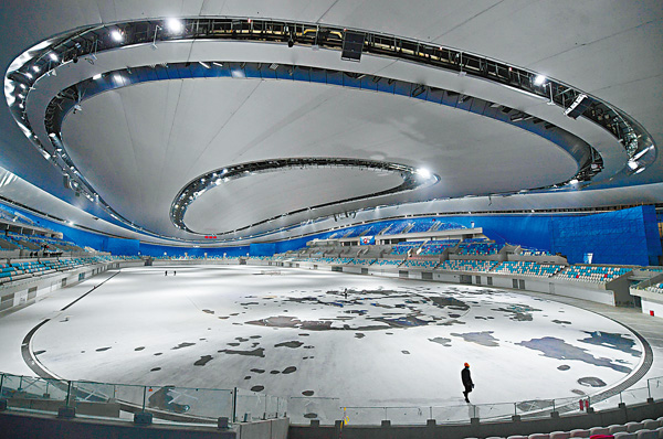 ■2022年冬奧會標誌性場館國家速滑館「冰絲帶」。 新華社