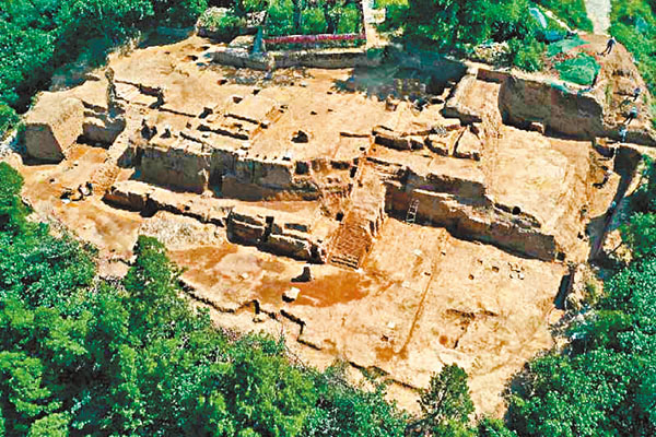 ■朝元閣是唐華清宮驪山禁苑內規模最大的建築群。