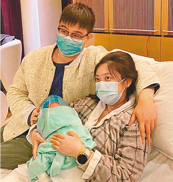 ●穆太與丈夫對女兒成為元旦嬰兒感到高興，希望新一年所有人也順利和開心。 仁安醫院提供