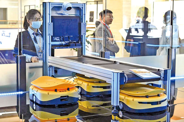 ● 2020年12月，廣州市南沙區「人工智能」圖書館開館試運行。 中新社