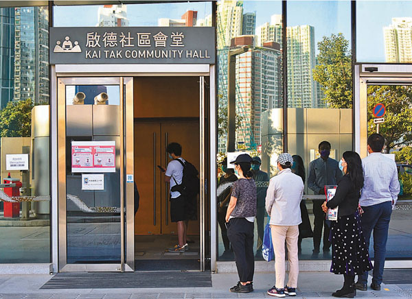 ●衞生防護中心借用啟德社區會堂作為紀律部隊協助個案追蹤的指揮中心。 資料圖片