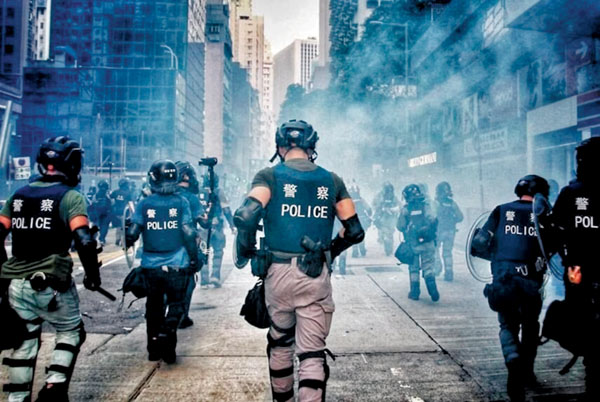 ●袁美清的獲獎攝影作品《無畏無懼》。網上圖片