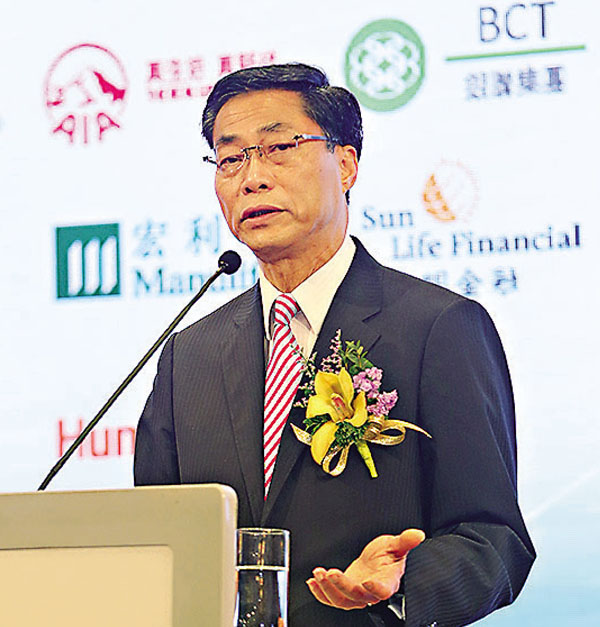 ● 陳銳隆稱，擔心指數追蹤基金波動性較大的投資者，可考慮主動式港股基金。 資料圖片
