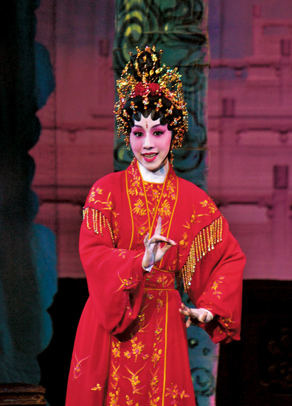 ●謝曉瑩小時候由愛好唱粵曲開始，長大全身投入粵劇行。