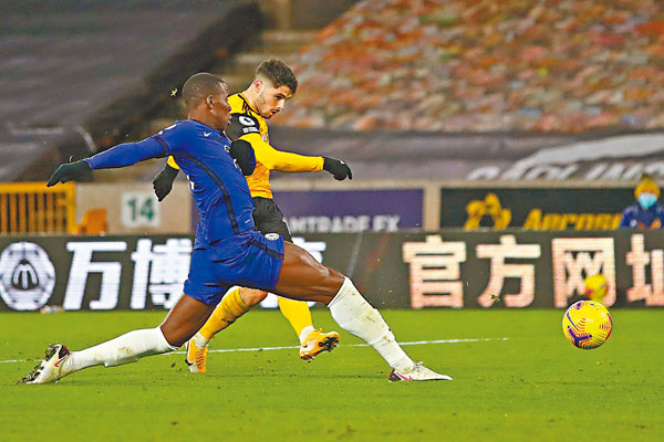 ●狼隊（右）首循環擊敗車路士。  法新社