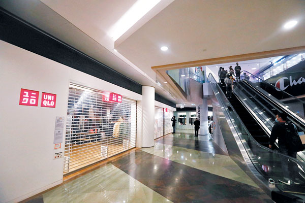 UNIQLO朗豪坊分店爆疫，累計已有3名員工中招。香港文匯報記者  攝