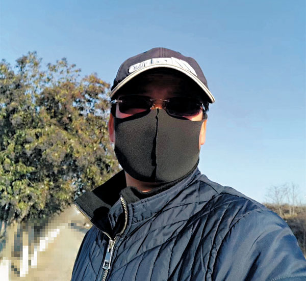 ●貨車司機胡先生放棄多年來與父母過年的習慣，決定就地過年。受訪者供圖