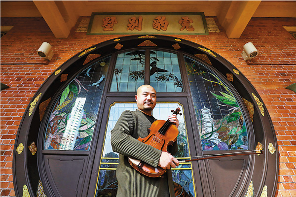 ●孫圉現擔任虎豹樂圃的弦樂導師。