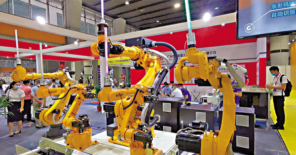 ●穗港智造合作區擬建成千億級的產業集群。圖為廣州企業的自動化設備。  資料圖片