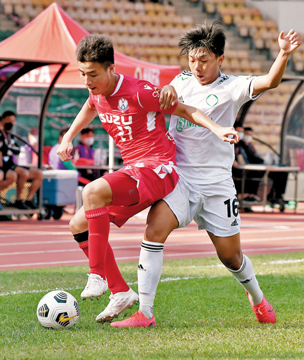 ●黎培基（右）上周六為愉園射入一記精彩入球。新華社