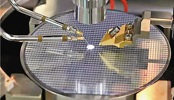 ●清華大學工程物理系教授唐傳祥表示，這一發現有望解決自主研發光刻機中最核心的「卡脖子」難題。 網上圖片