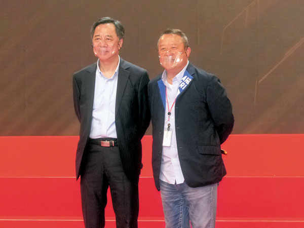 ●何麗全(左)早前聯同志偉與「三大」唱片公司斡旋。 資料圖片