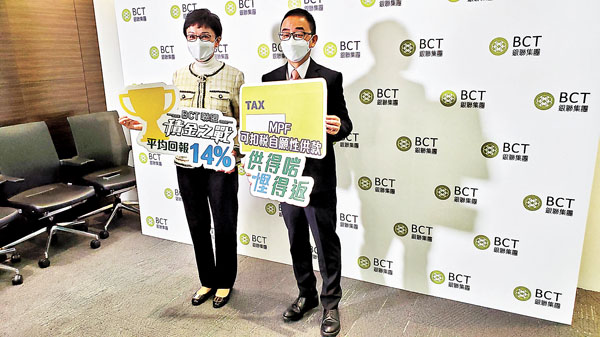 ● 劉嘉時(左)稱,雖然市場對調高股票印花稅即時作出反應,但最終會消化相關消息。旁為李德麟。記者 岑健樂