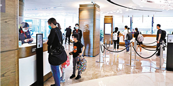 ●疫情下,不少市民到酒店宅度假。 資料圖片