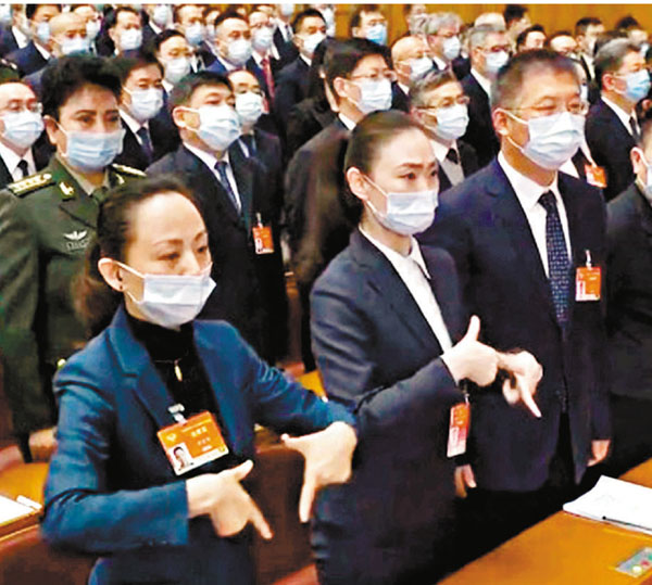 ●手語「演唱」國歌的畫面吸引眾多網友點讚。 視頻截圖