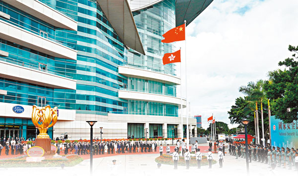 ●多名港區全國人大代表、全國政協委員建議全面完善香港特區選舉制度、支持香港對接國家五年規劃、強化管治香港的頂層設計等。 資料圖片