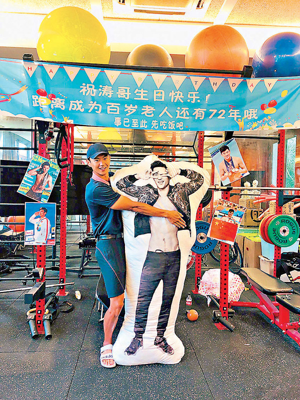 ●寧澤濤在微博上晒照並配文慶生。