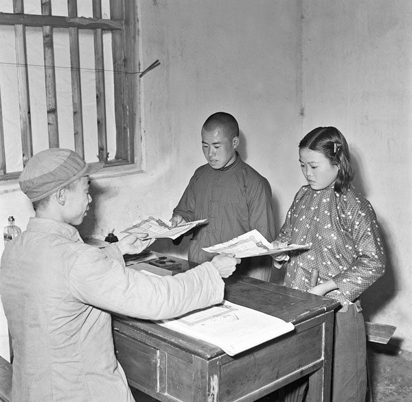 ● 一夫一妻制度在近代才開始採用。 資料圖片