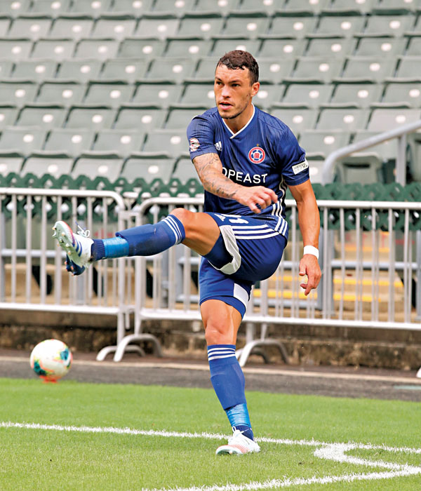 ●艾華頓將和辛祖、盧卡斯合作為東方攻堅。  香港文匯報 記者黎永淦  攝