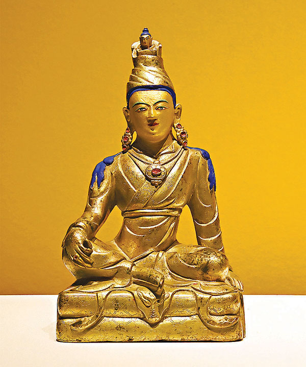 ●鍍金銅松贊干布坐像。