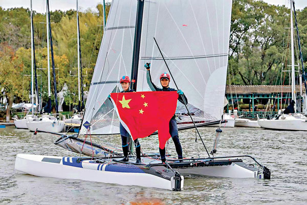 ●楊學哲/胡笑笑獲得諾卡拉17級亞洲帆船錦標賽冠軍。微博圖片